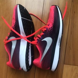 Nike Zoom Pegasus running shoes in neon pink. Size 8.5 Mint